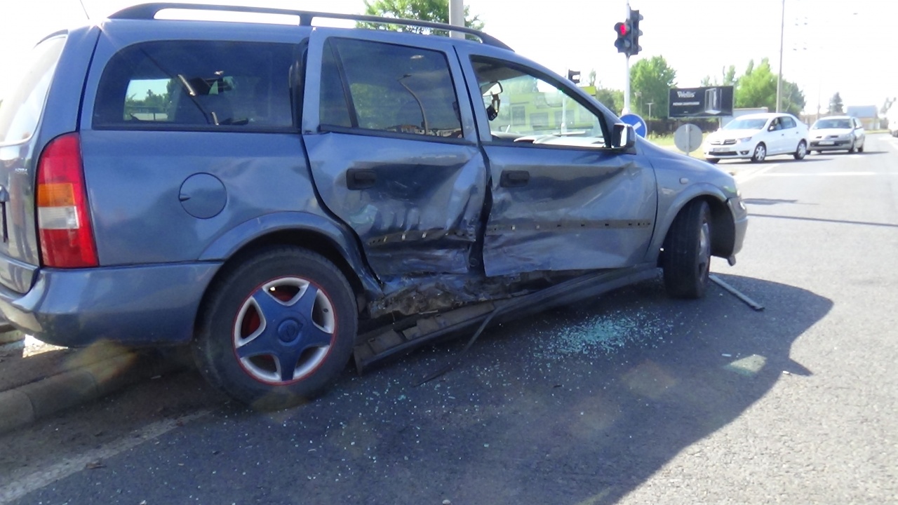 Durva baleset történt a Debreceni út bevezető szakaszán – Jelentős az anyagi kár