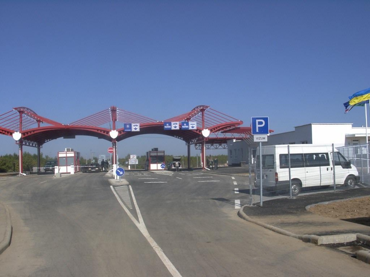 Szünetel a határforgalom Lónyánál – Az informatikai rendszer hibája okozott megállást