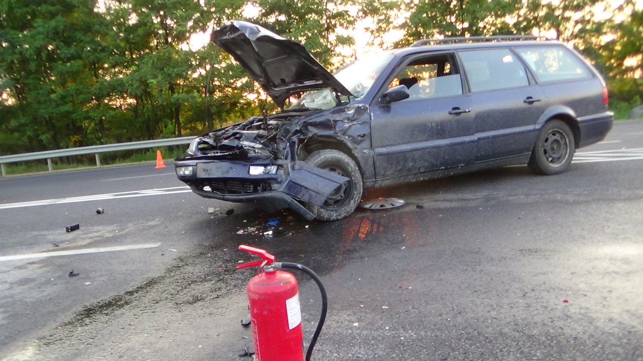 Súlyos baleset a 4-es főúton – Két személy megsérült