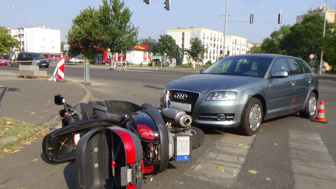 Kórházba szállították a Vasvári Pál utca kereszteződésében karambolozó motorost