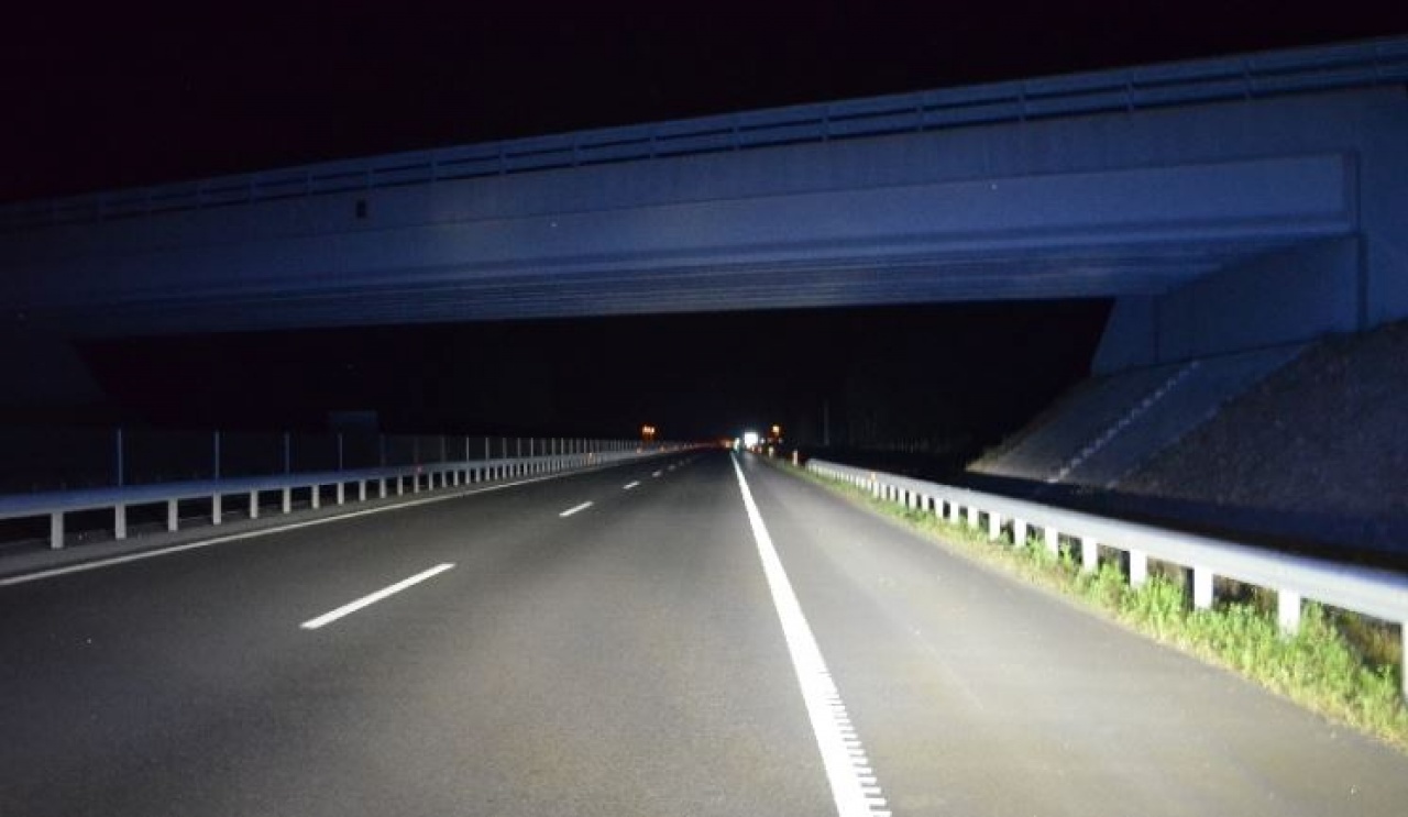 Dobálták a közlekedőket