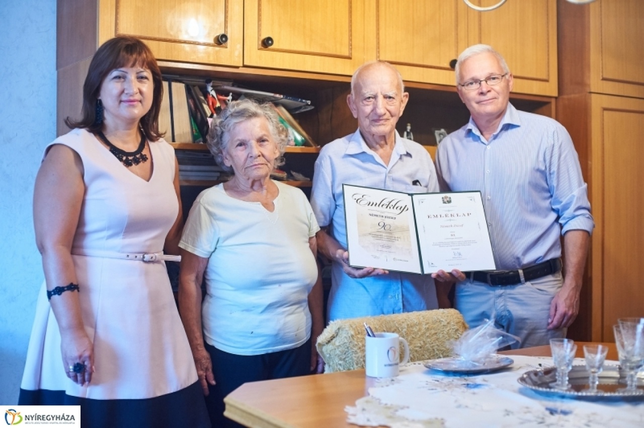 Szépkorú nyíregyházit köszöntöttek