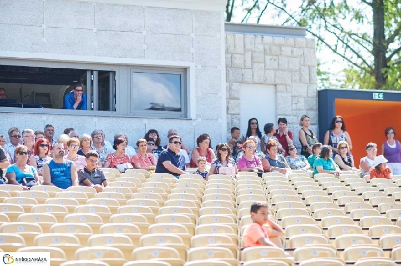 Rózsák között: a kíváncsiak már láthatták milyen lett a szabadtéri!