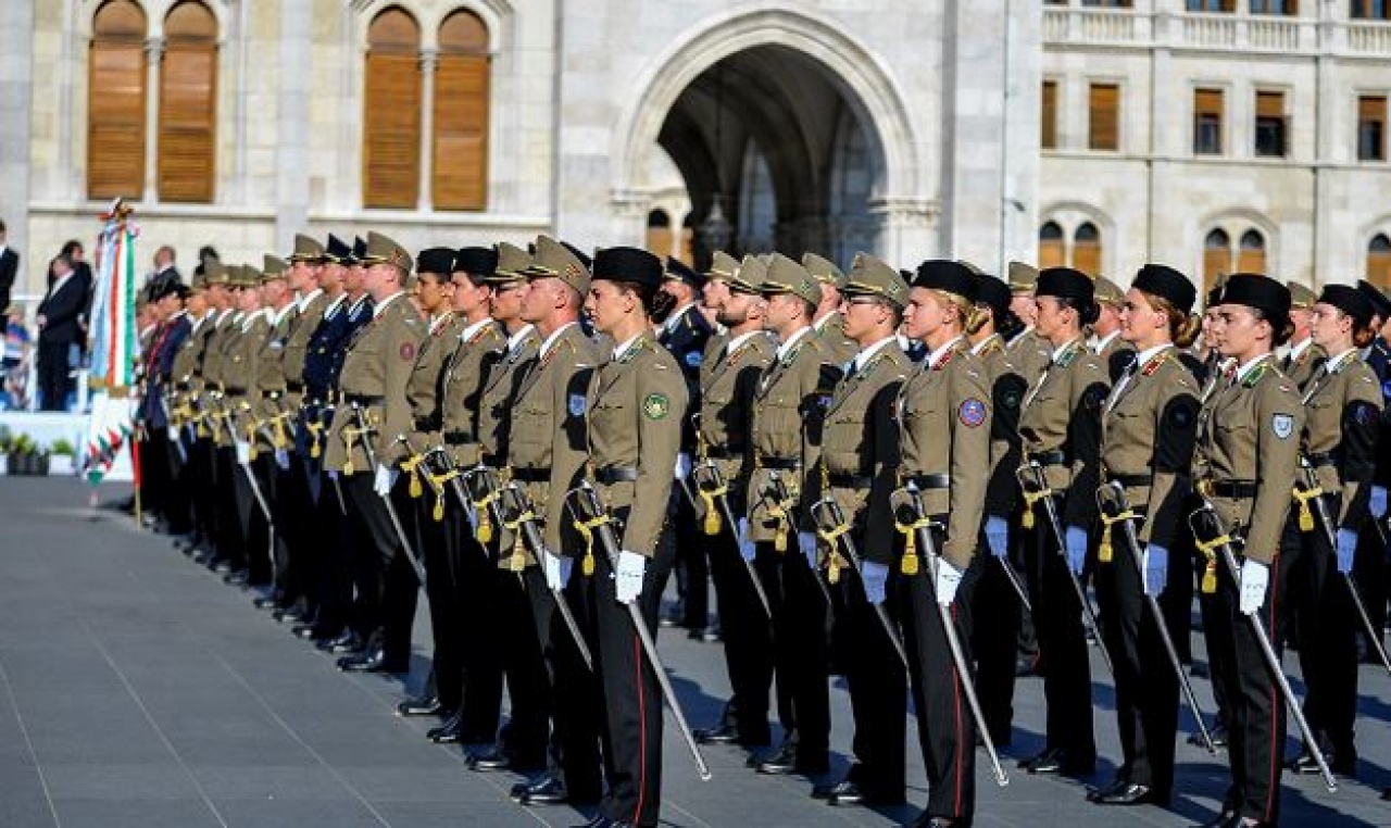 A békét és a biztonságot szolgálják