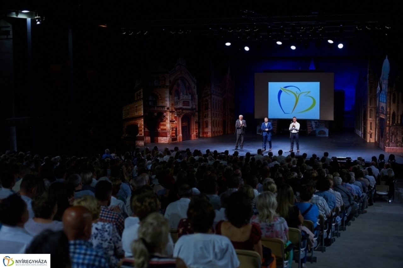 Mindenkit lenyűgözött a felújított Szabadtéri – A Meseautóval nyitotta meg kapuit