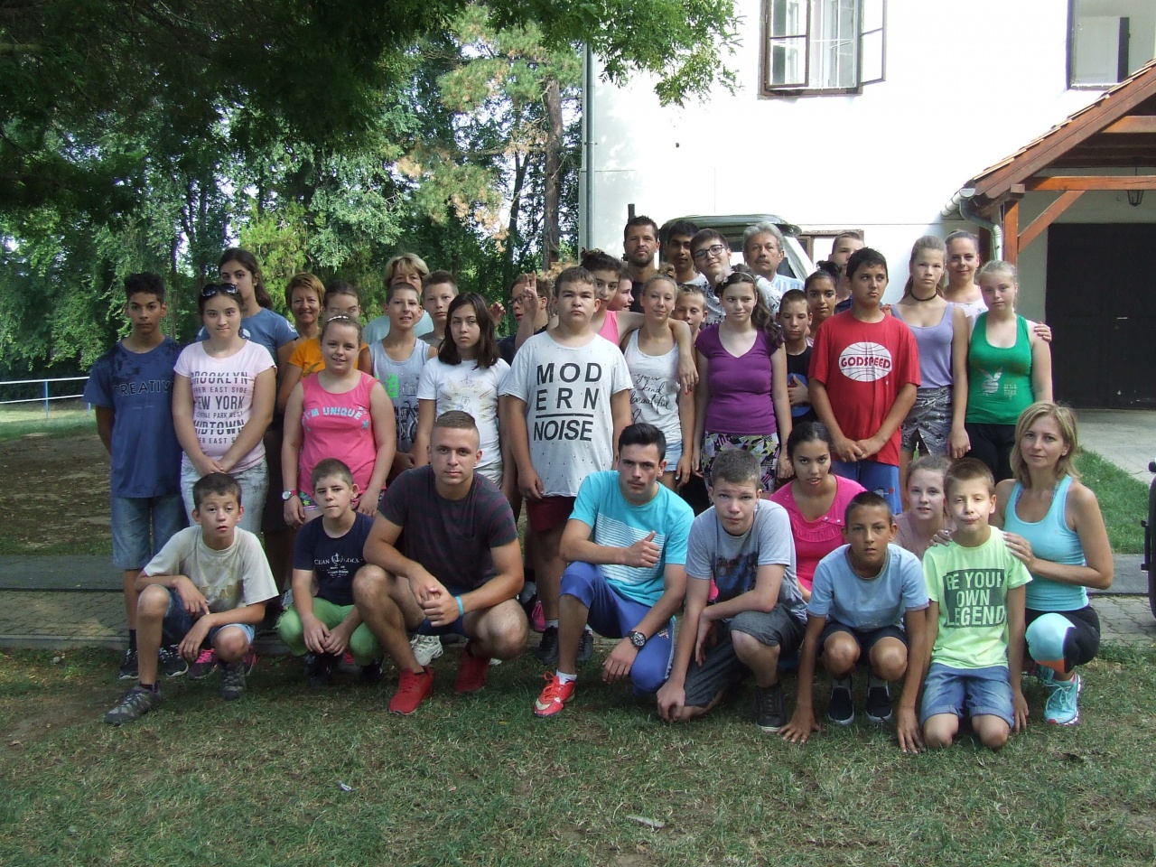 Először a Balatonban - megyei fiatalok táborozhattak Balatonszemesen