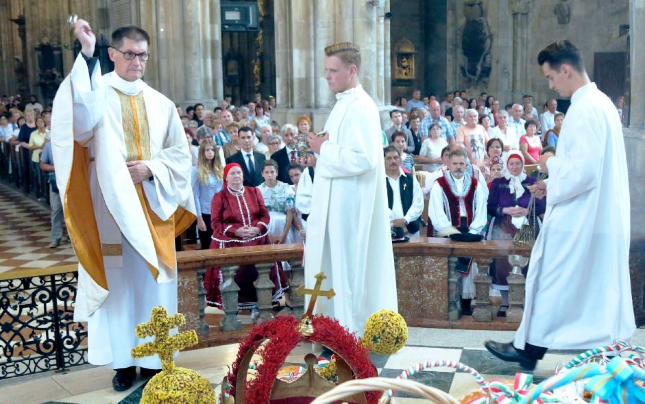 Szent István tiszteletére mutattak be magyar nyelvű misét a bécsi dómban