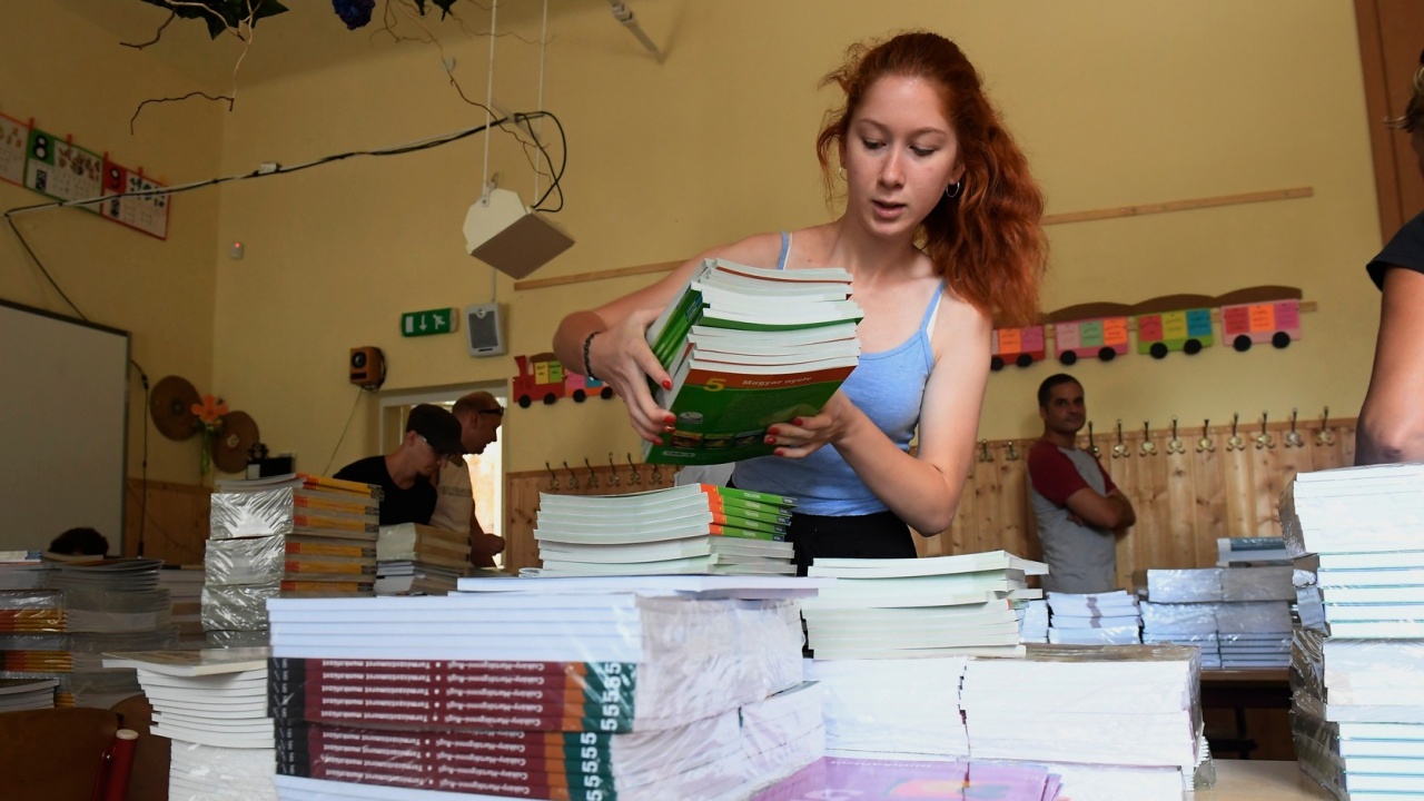 Több tízezer forintot spórolnak tanévkezdéskor a családok