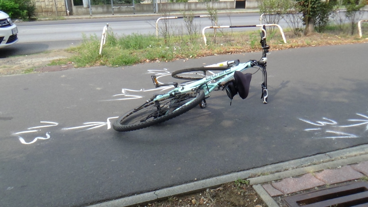 Két kerékpárost ütközött a Kótaji úton, a vétlen kerékpáros megsérült