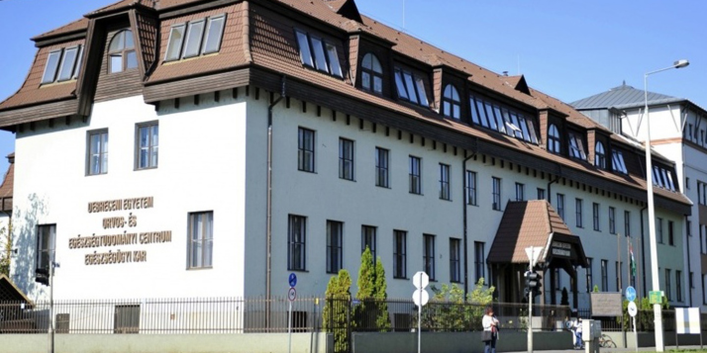 496 új hallgató kezdi a tanévet a Debreceni Egyetem Egészségügyi Karán