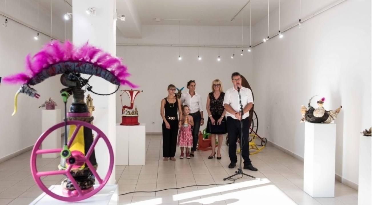 Ösztöndíjas kiállítás – Cirkusz és nemiség a Pál Gyula Teremben