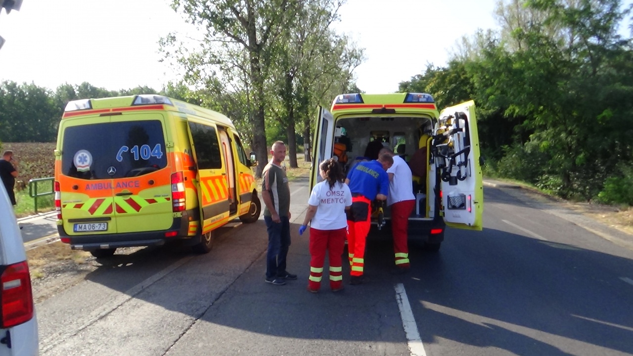 Három gyermek és egy felnőtt is megsérült a Tokaji úton történt balesetben