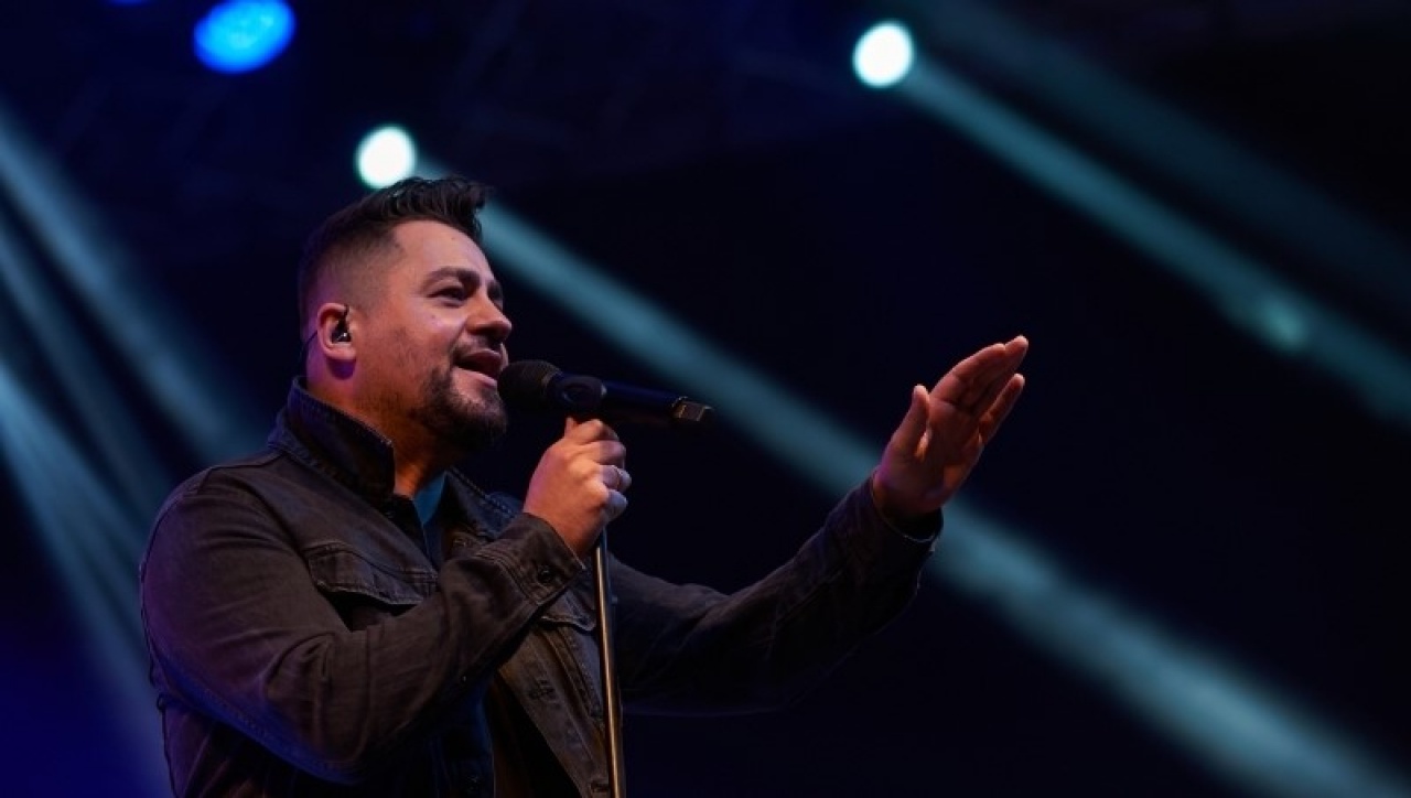 Nyíregyházán járt Caramel – A VIDOR Fesztiválon koncertezett a Máté Péter-díjas énekes