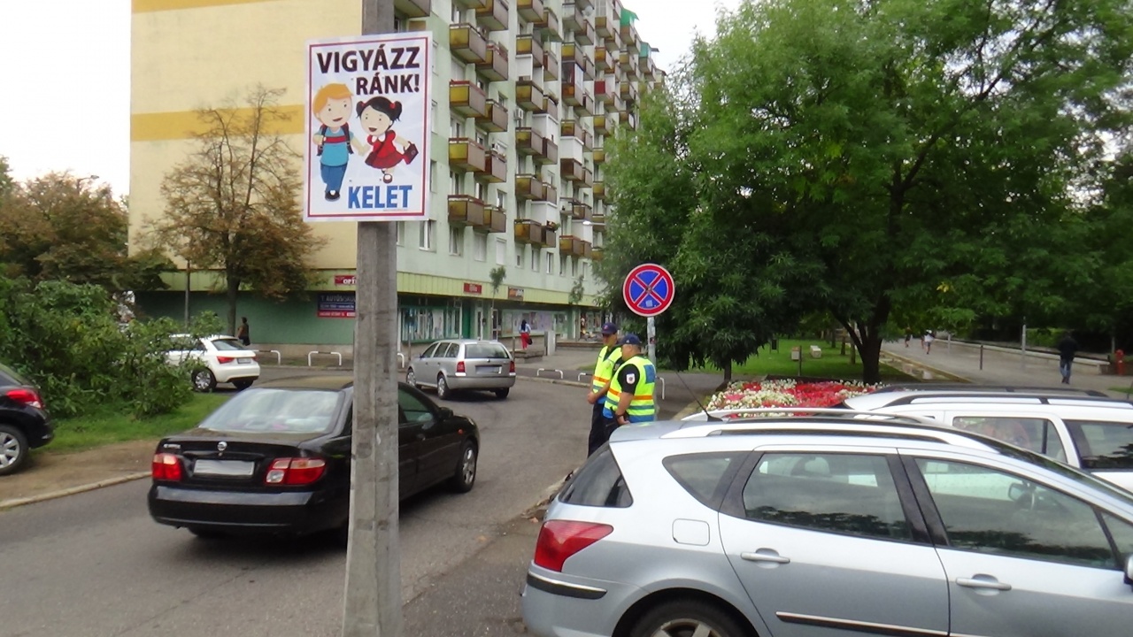 A tanévkezdés a közlekedésre is hatással van – Közterület-felügyelők és rendőrök segítenek
