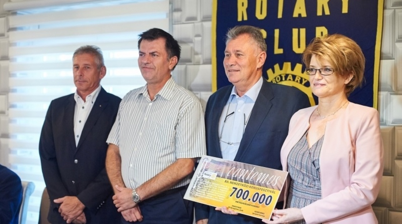 Adomány a kórháznak – Hallásvizsgáló műszerre fordítják a 700 ezer forintos támogatást