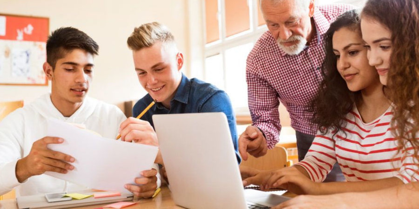 Százezer informatikai eszköz érkezett az iskolákba