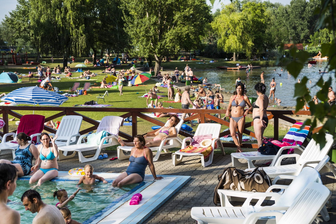 Jó szezont zártak a helyi fürdők – Nyit a Júlia, megújul a Tófürdő