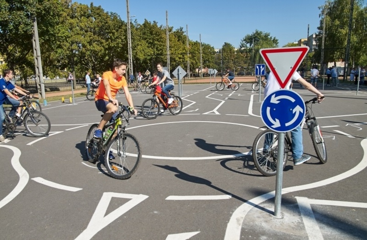 Átadták a KRESZ-tanpályát – Nyíregyházán minden adott a biztonságos kerékpározáshoz