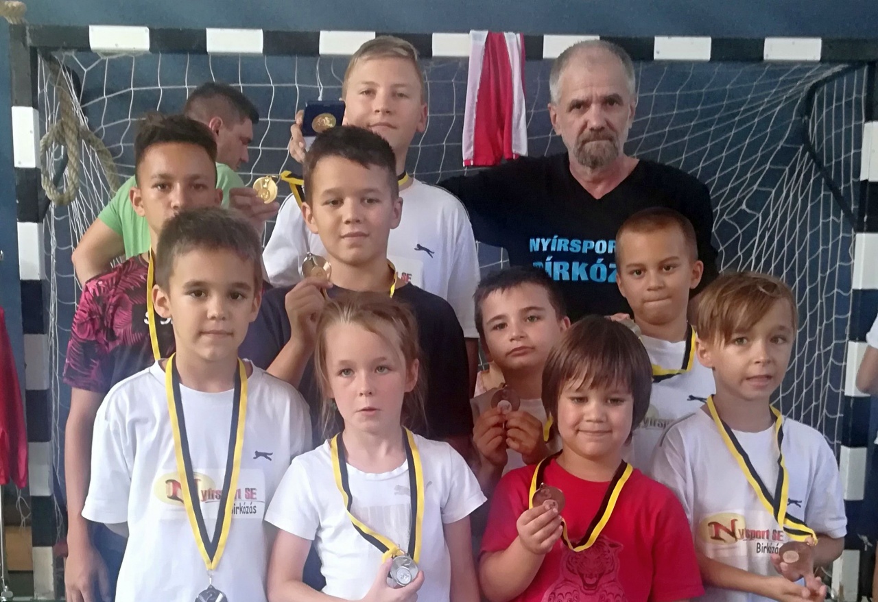 Kilenc induló, kilenc érem - jól szerepeltek Adácson a birkózók