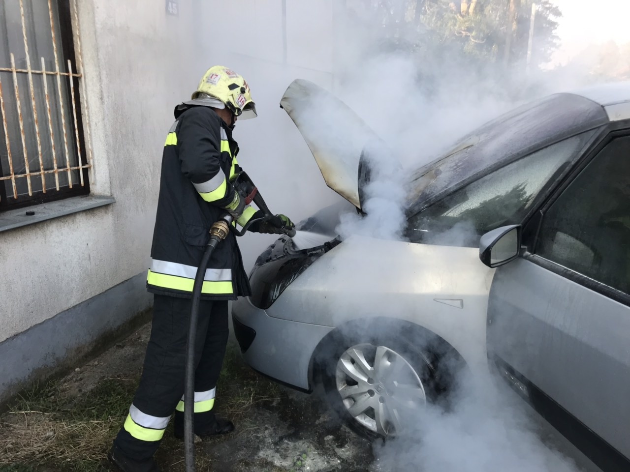 Gépkocsitűzzel indult a kedd Nyíregyházán