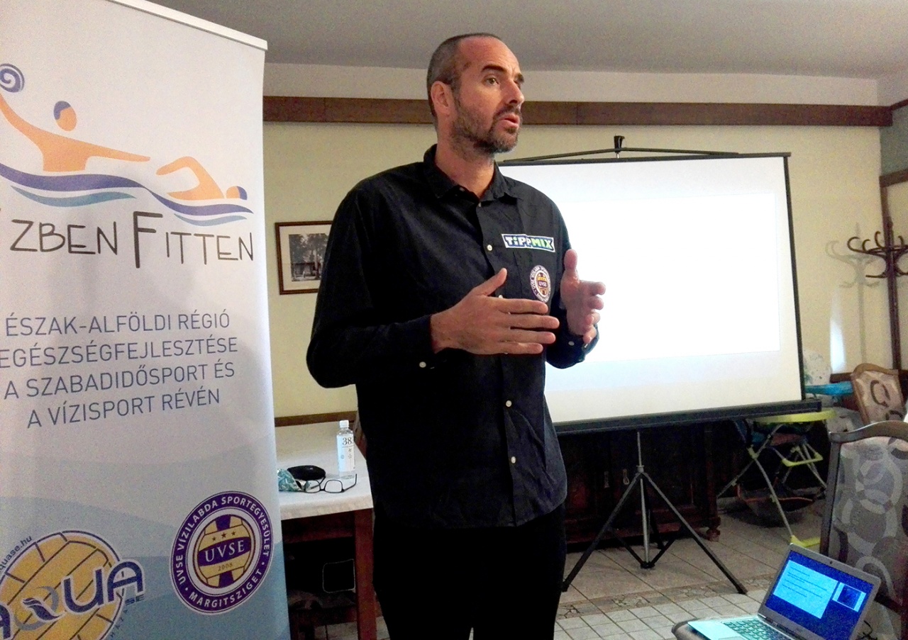 Vízben fitten - Benedek Tibor tartott előadást vízilabda edzőknek