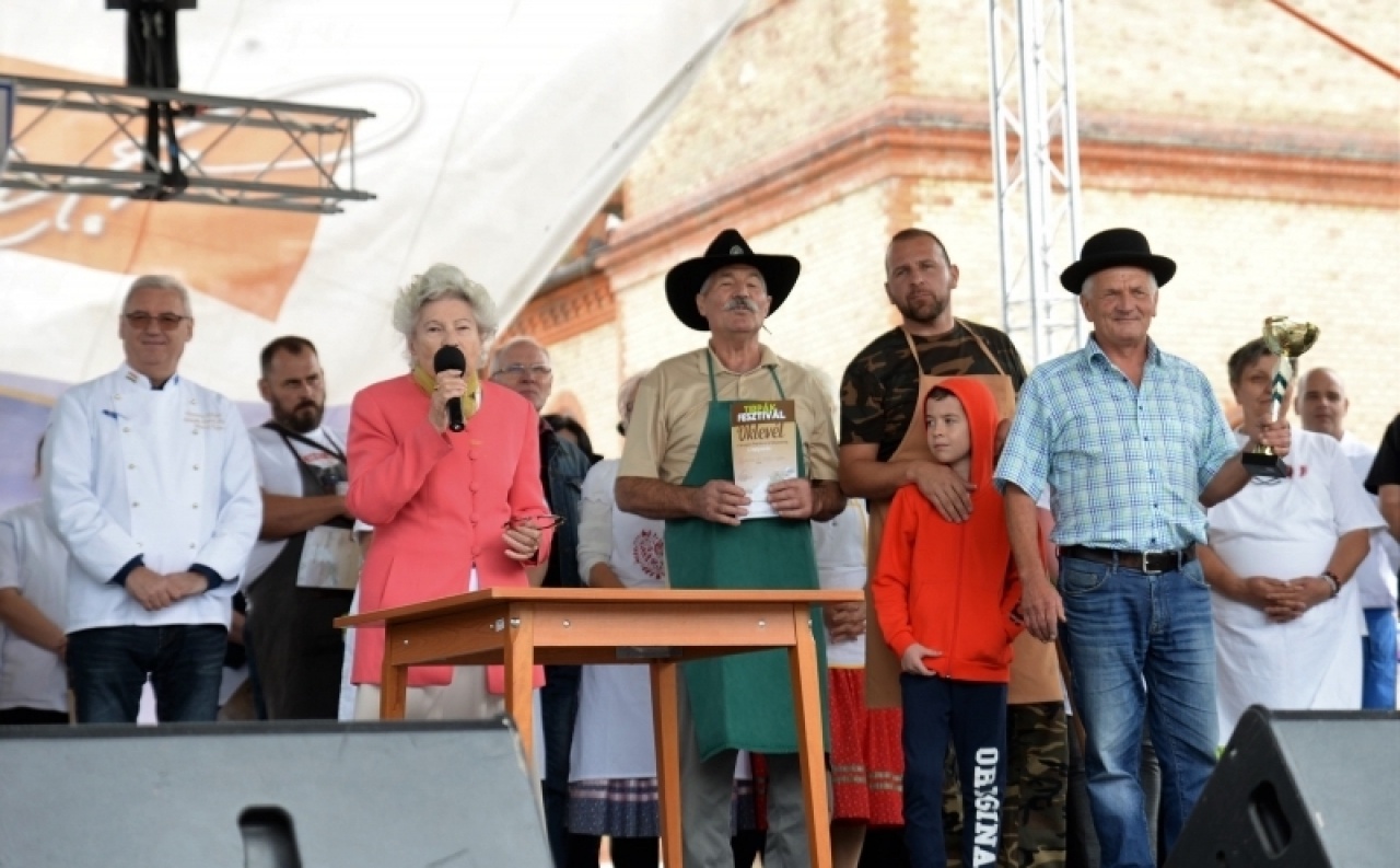 Díjeső a fesztiválon – Máriapócsról érkezett csapat nyerte a grillbajnokság vándorserlegét