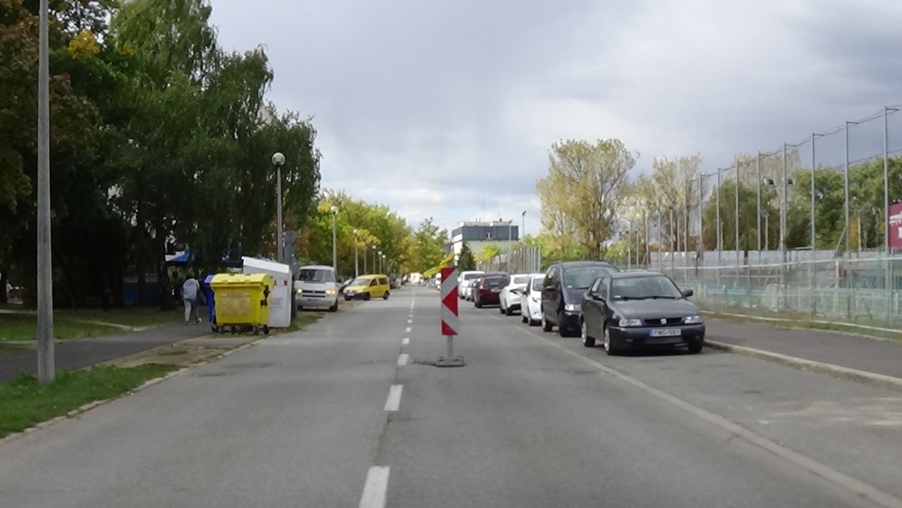 Közmű-helyreállítási munkálatokat végeznek a Stadion utca elején