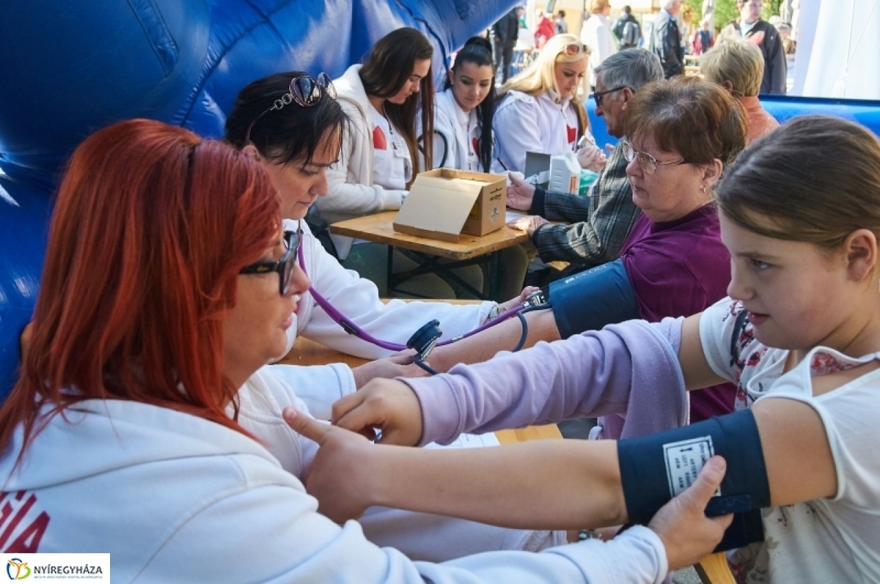 Szív Világnapja a Kossuth téren – Ingyenesek voltak a szűrések