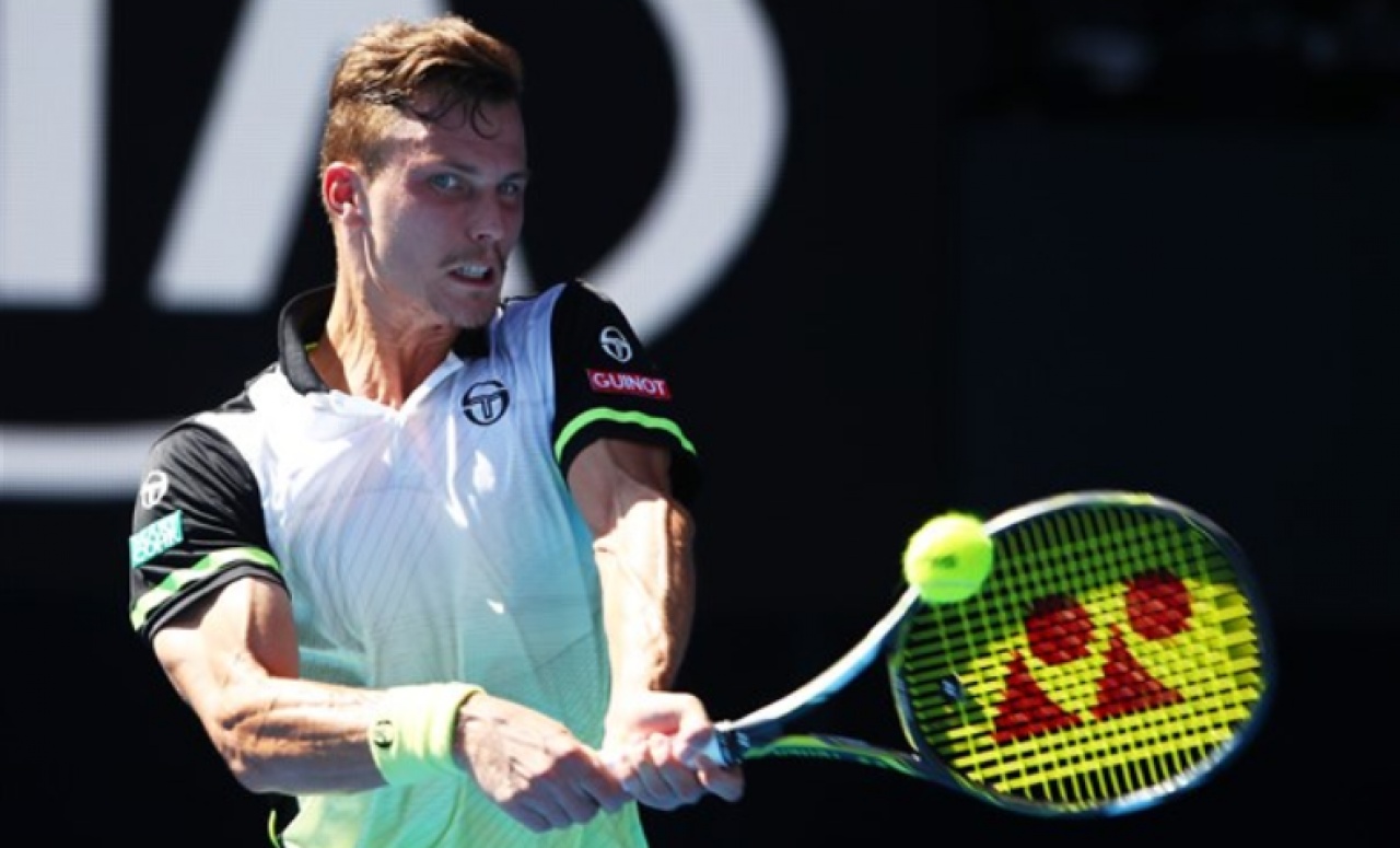 Fucsovics a 16 között Pekingben, az olasz Seppi legyőzésével