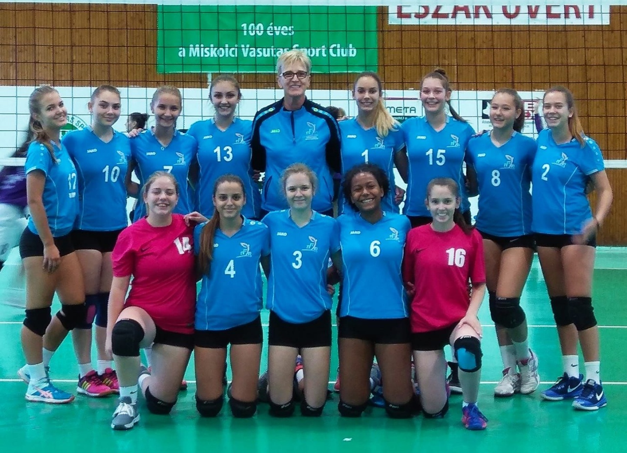 Beindult az utánpótlás - győzelemmel kezdtek a leány röplabda együttesek 