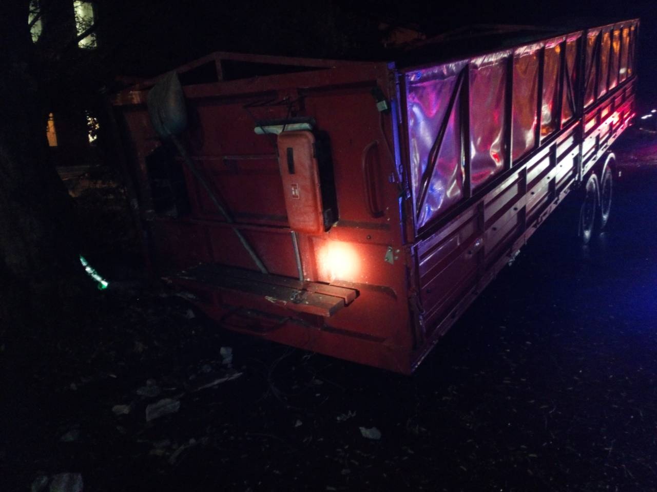 Durva baleset történt a Szent István utcában, jelentős kárt okozott a megcsúszott jármű