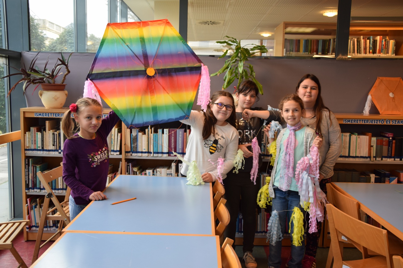 Papírsárkány-lázban ég Nyíregyháza – Még mindig népszerű a megunhatatlan repülő játék!