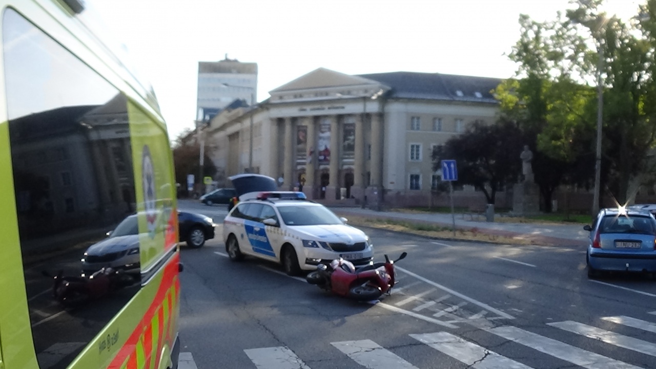 Ismét súlyos motoros baleset történt Nyíregyházán, ezúttal a Széchenyi utcán