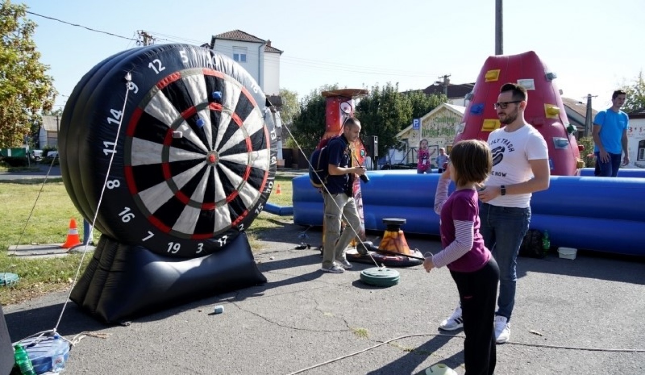 Családi futó- és gyereknapot tartott a 100 Éves Patika, sőt bringás pecsét is volt!