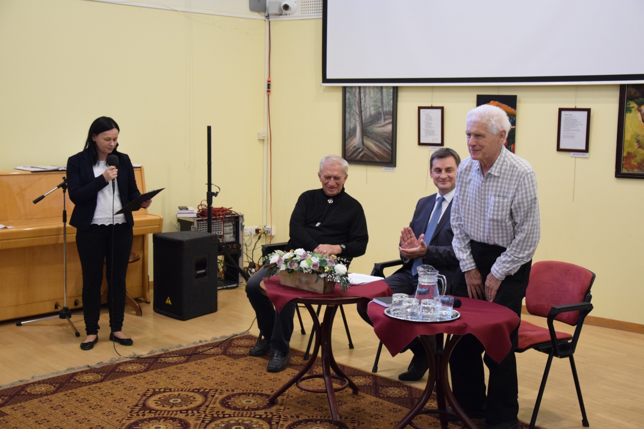 Cey-Bert Róbert kötetbemutatója a Móricz Zsigmond Megyei és Városi Könyvtár