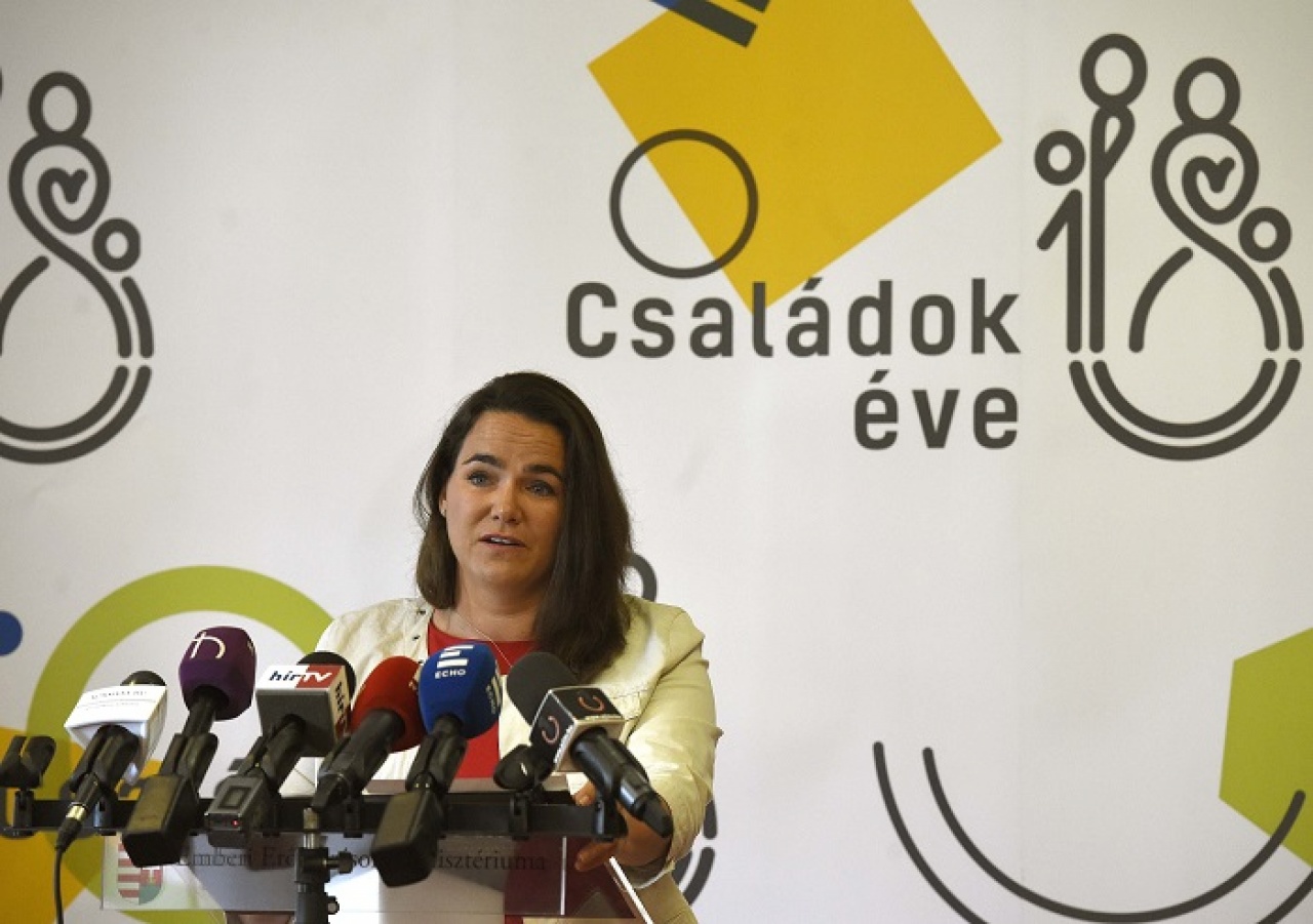 Emelkedik a gyermekek után járó ápolási díj