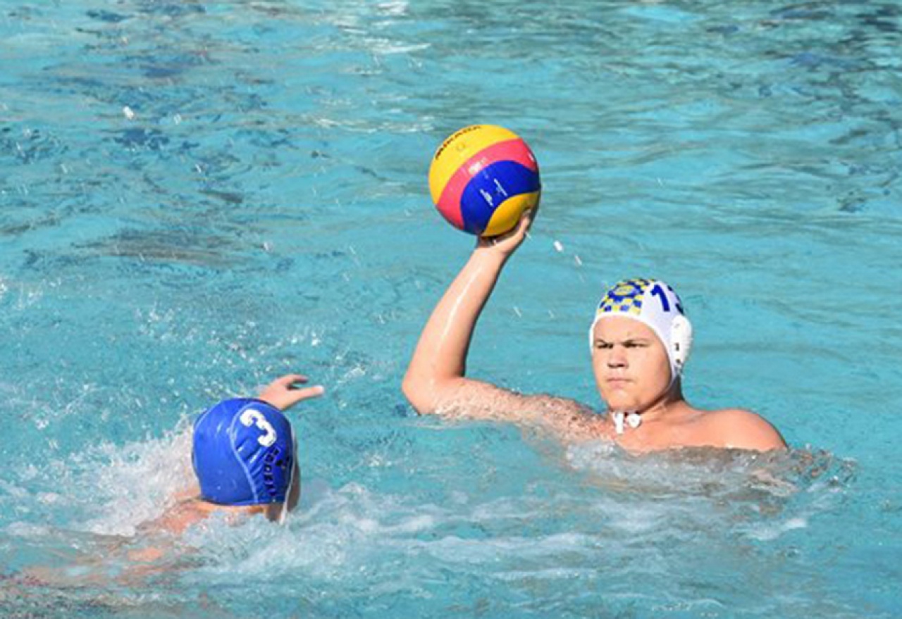 Serdülő OB - Gólzáporos búcsú a nyitott medencétől