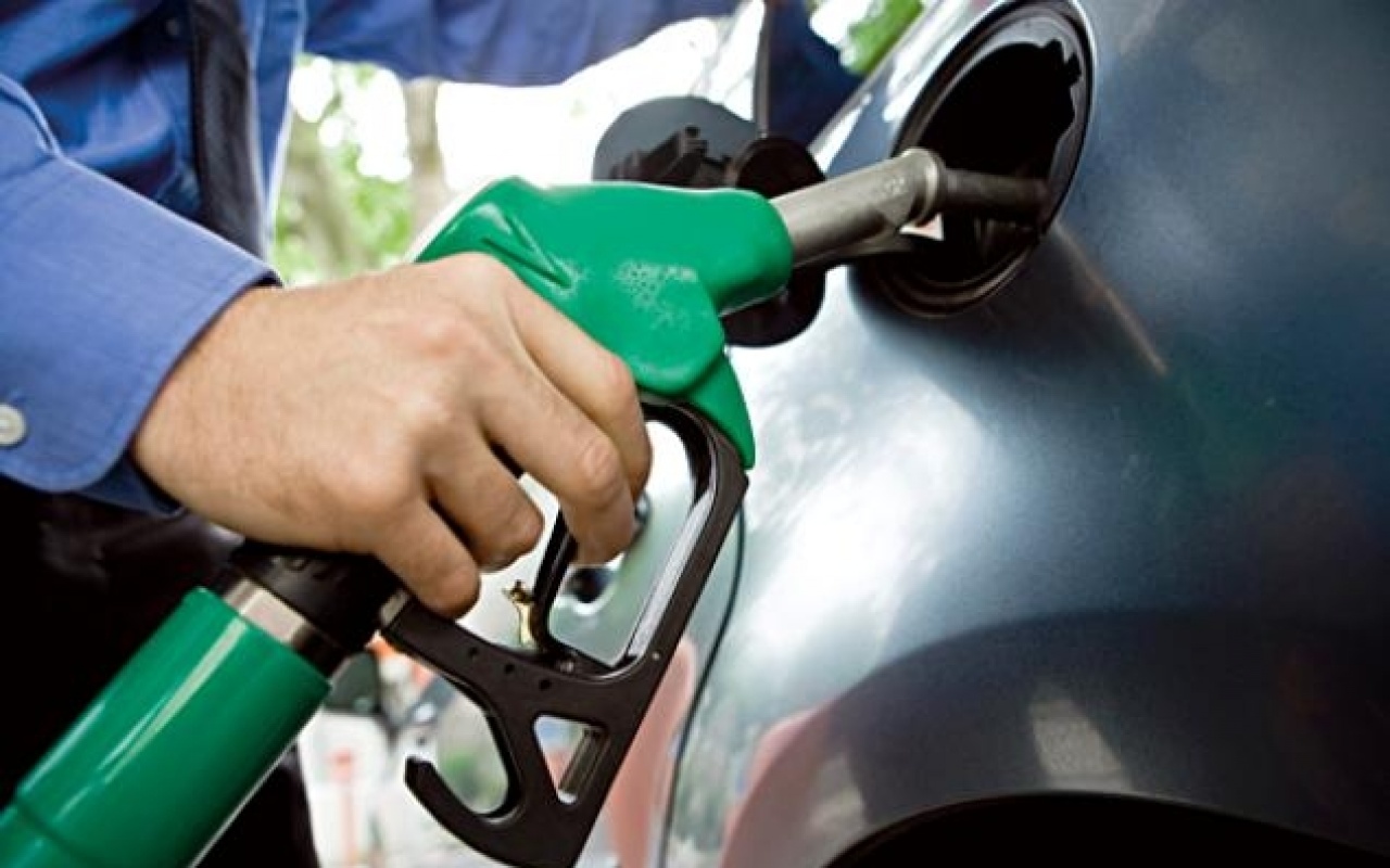 Olcsóbban tankolhatunk péntektől - Csökkent az üzemanyag ára