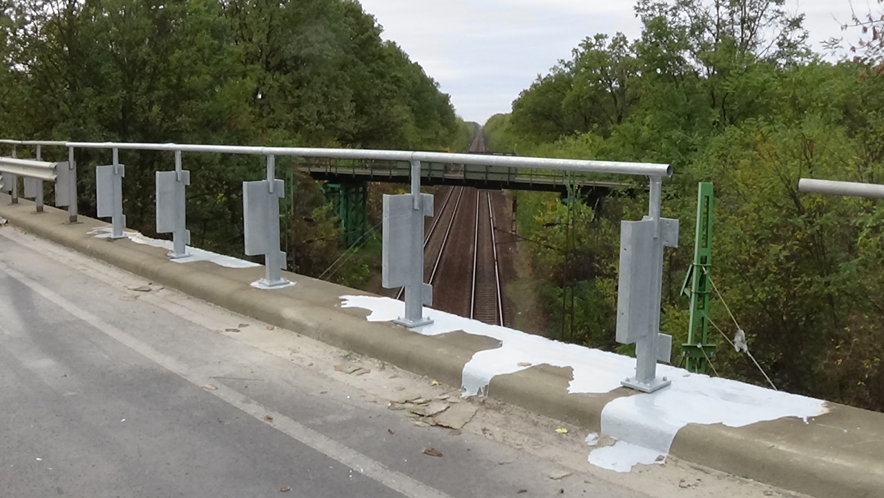 A Sóstói úti felüljárón kicserélik a szalagkorlátot és a tartóoszlopait
