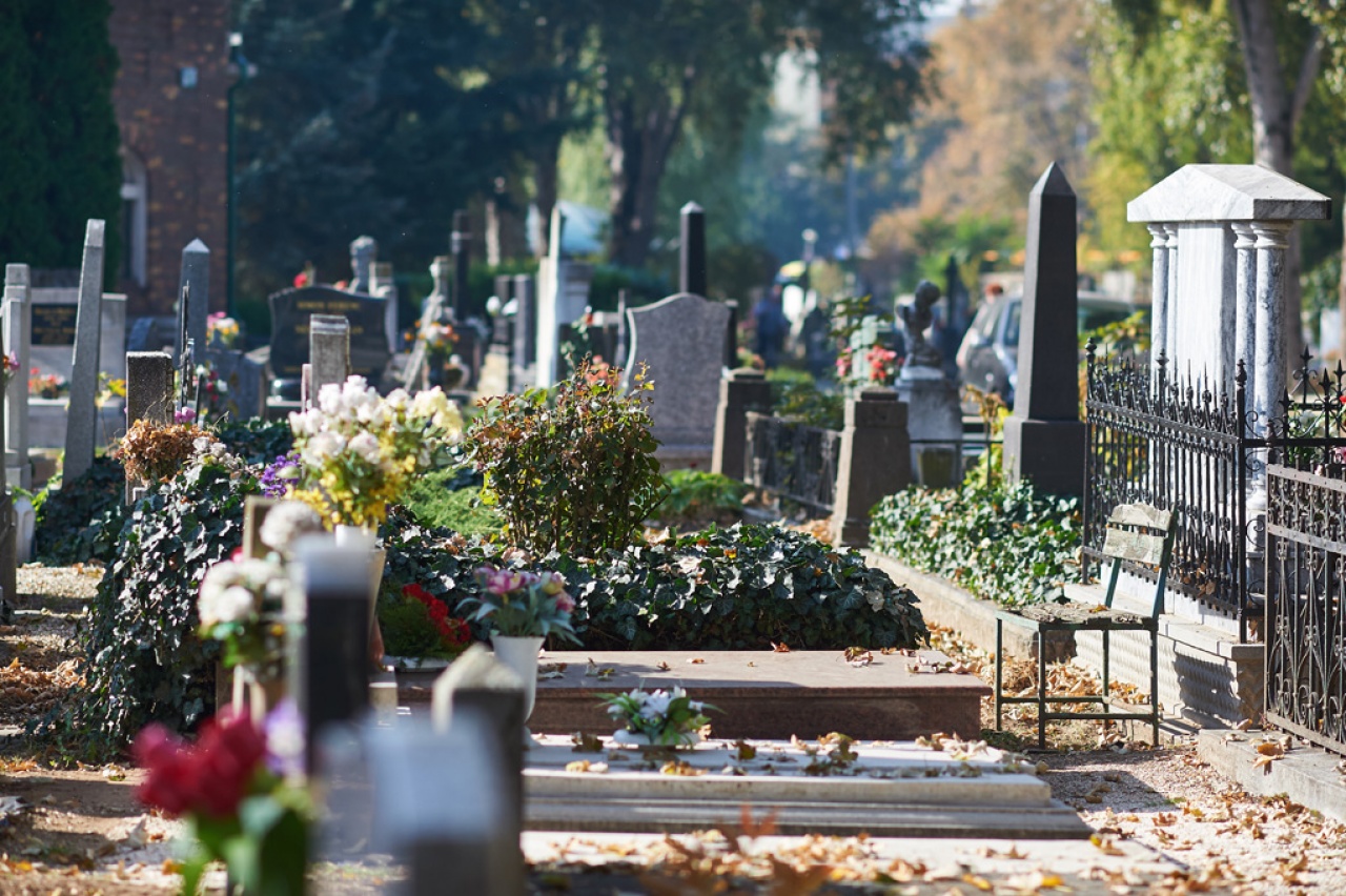 Közeleg mindenszentek és halottak napja – Elhunyt szeretteinkért gyújtunk gyertyát