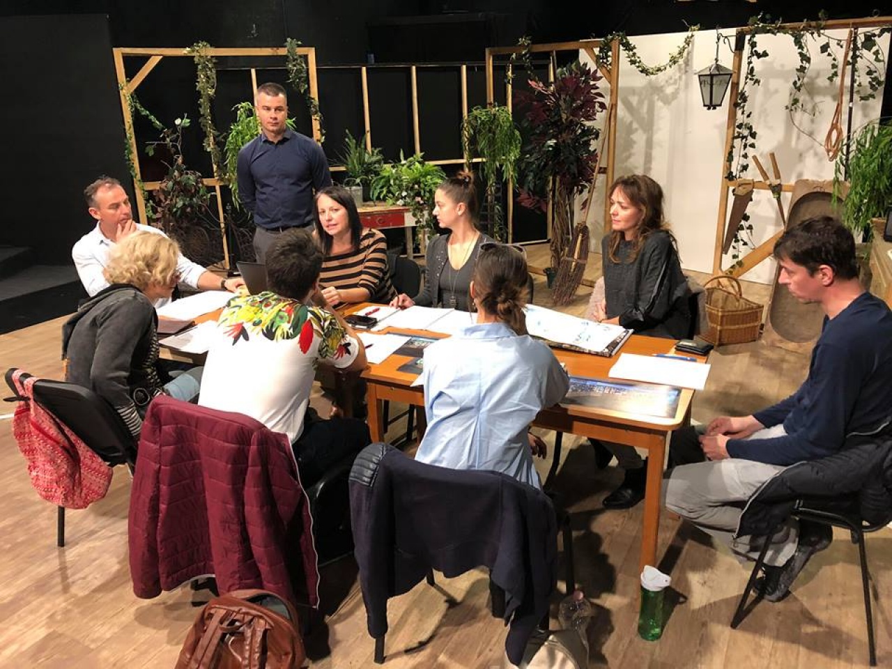 Megkezdődtek a Balfácánt vacsorára! és A kis hableány című előadások próbái a színházban