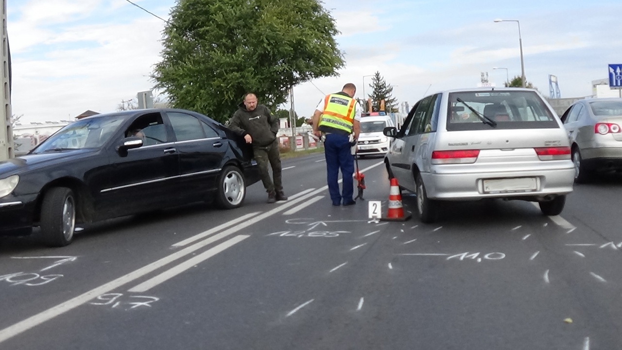 Jelentős az anyagi kár a Pazonyi úton történt balesetben
