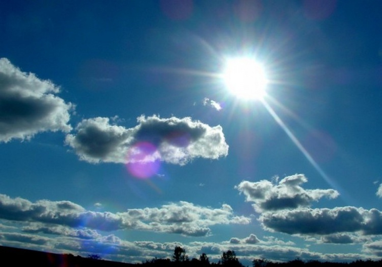 Felhős, de napsütéses idővel búcsúzunk a hosszú hétvégétől