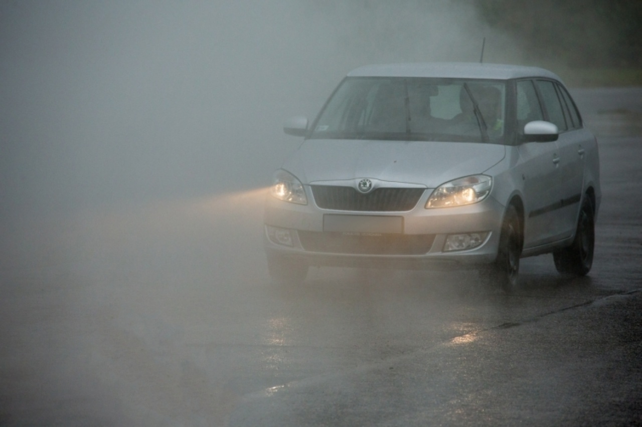 Több megyében köd lassítja a közlekedést – Fokozott figyelemmel haladjanak az utakon!