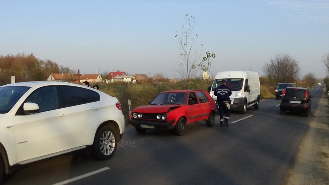 Ráfutásos baleset történt, jelentős az anyagi kár