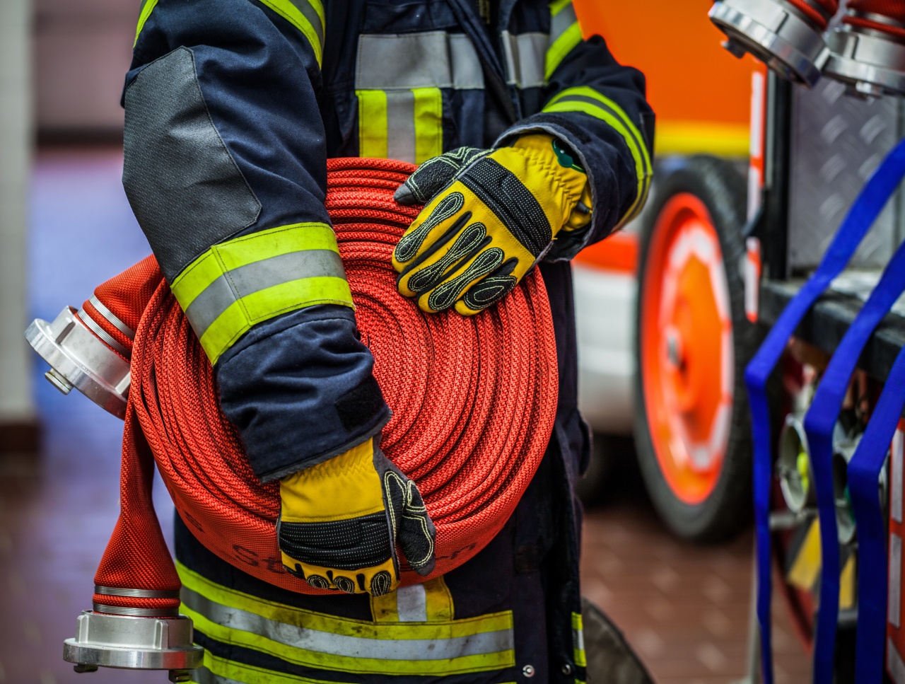 Papírhulladék égett Nyíregyházán – A tűzoltók segítségére is szükség volt az oltáshoz