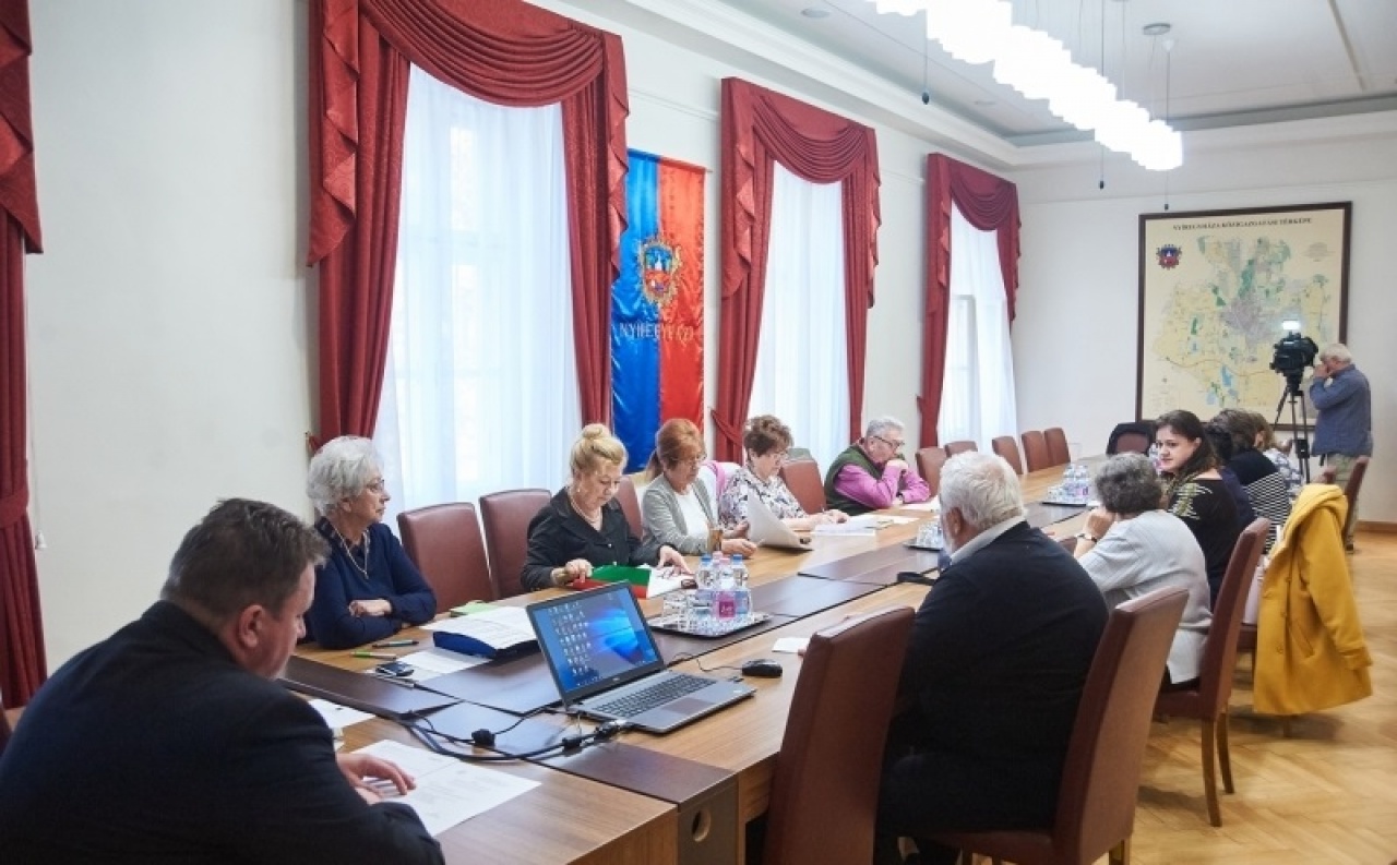 Újra ülésezett az Idősügyi Tanács – Kirándulások, vetélkedők, karácsonyi programok