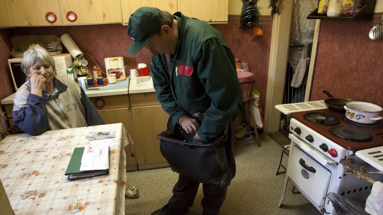 Megkezdték a nyugdíjprémiumok postai kézbesítését