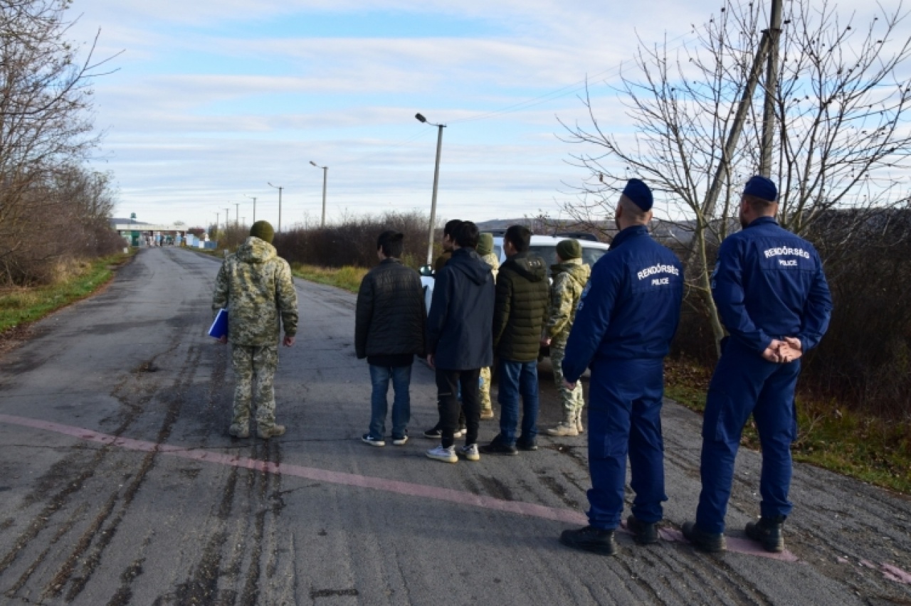 Átadták a vietnámi határsértőket az ukrán hatóságoknak