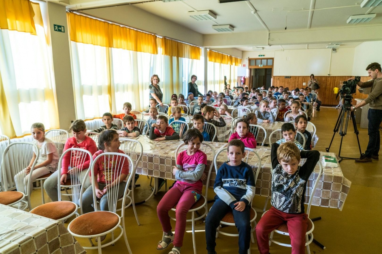 A mézből sosem elég! – A kertvárosi általános iskolában népszerűsítették a mézfogyasztást